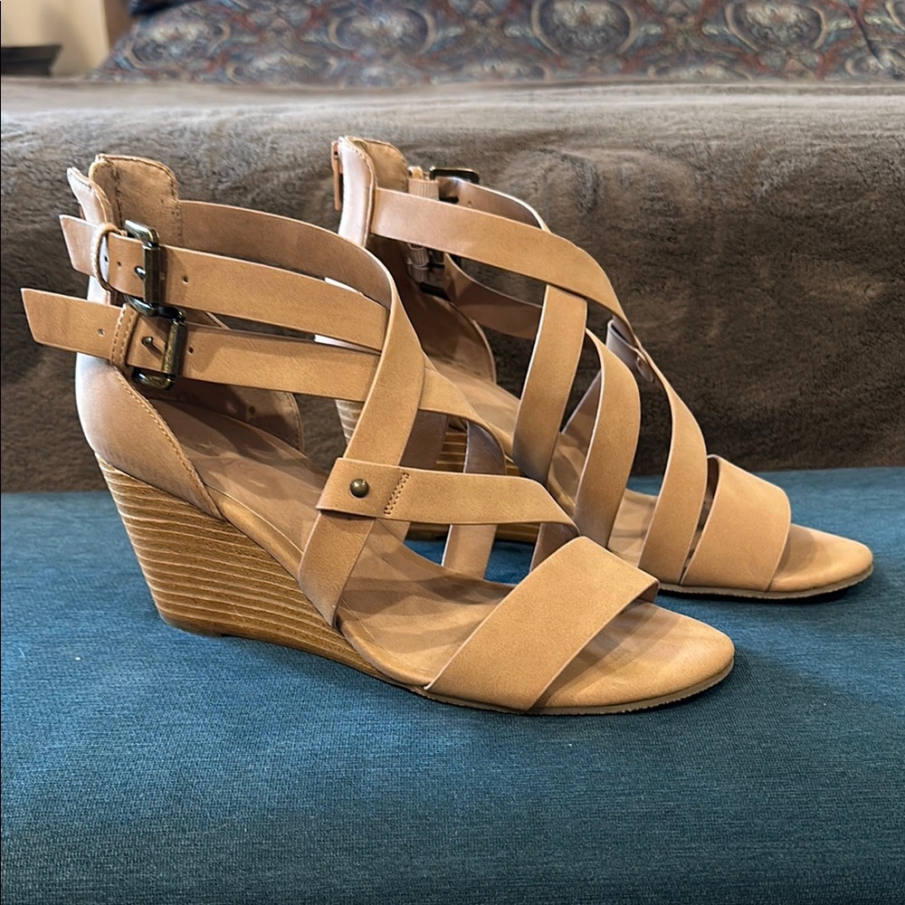 Women's Tan Wedge Sandals